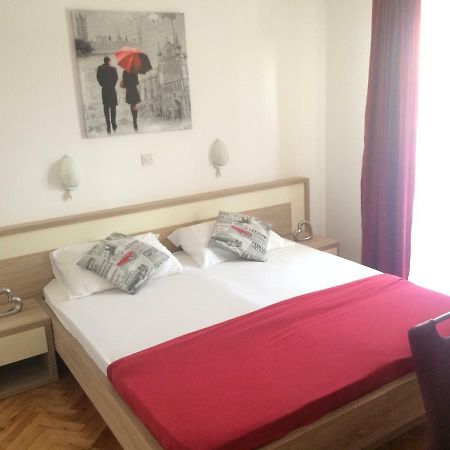 Apartmani Adriatic Ana 诺瓦利娅 外观 照片