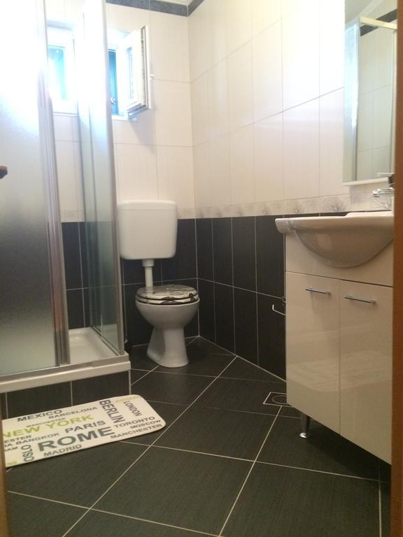 Apartmani Adriatic Ana 诺瓦利娅 外观 照片