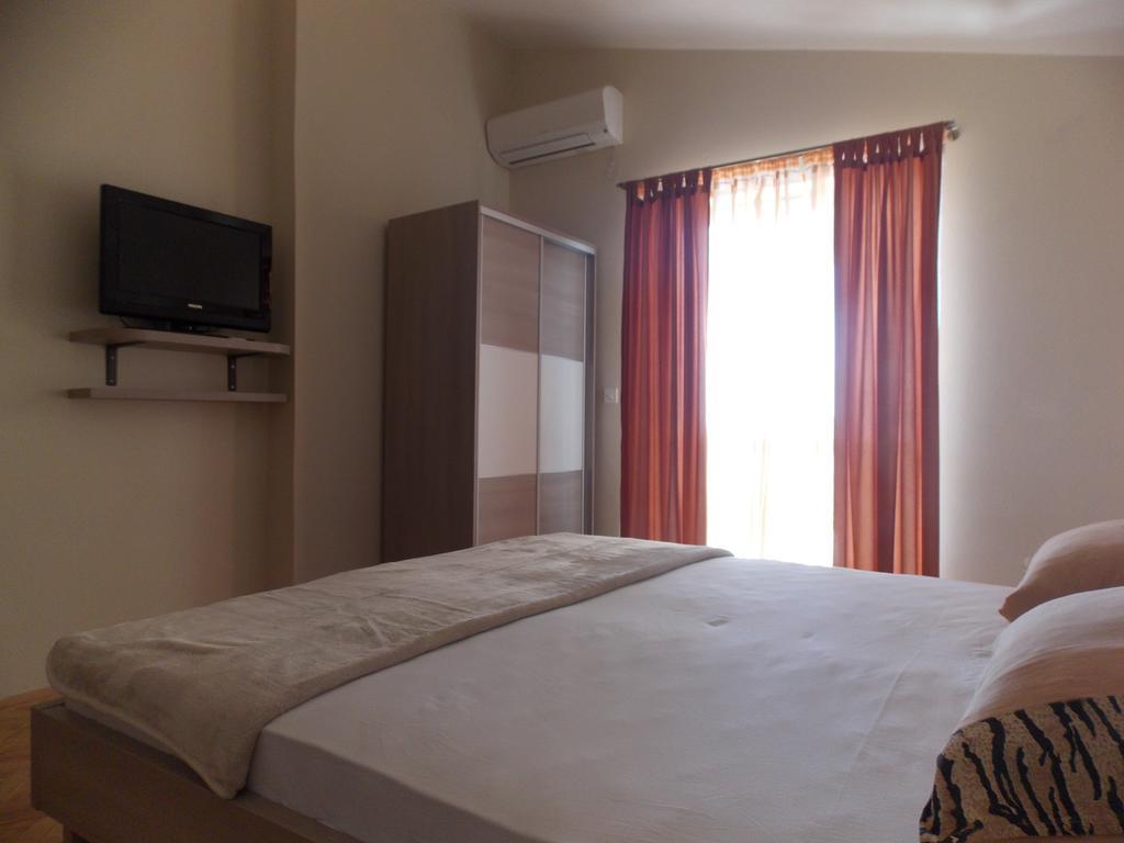 Apartmani Adriatic Ana 诺瓦利娅 外观 照片