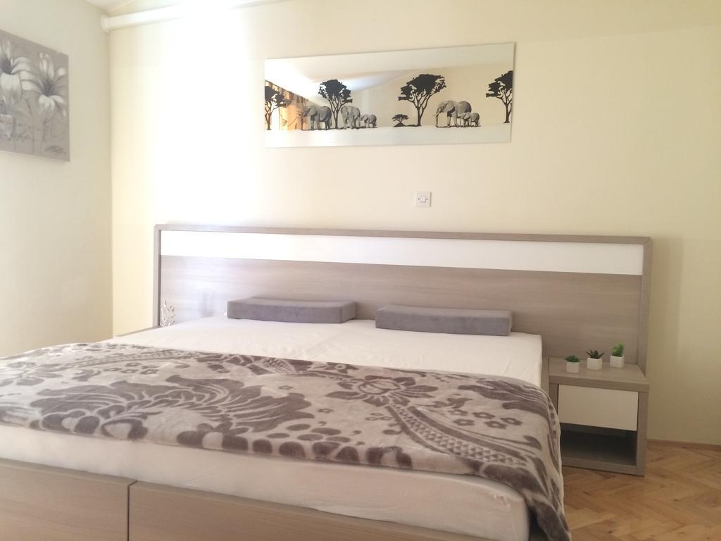 Apartmani Adriatic Ana 诺瓦利娅 外观 照片