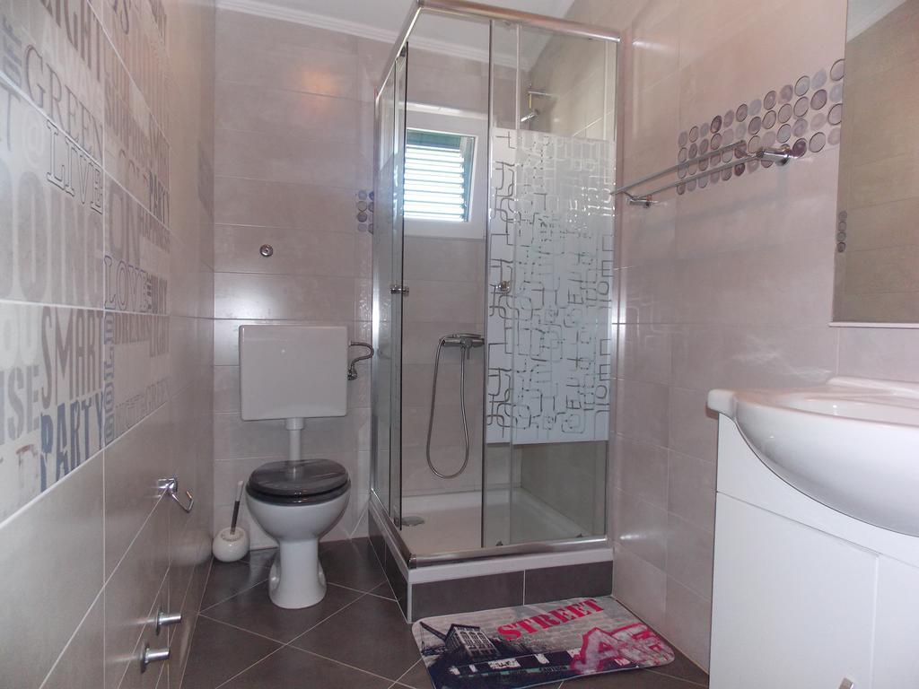 Apartmani Adriatic Ana 诺瓦利娅 外观 照片