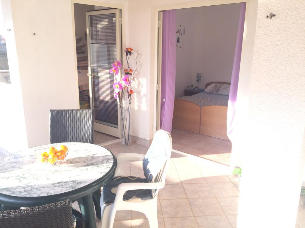 Apartmani Adriatic Ana 诺瓦利娅 外观 照片