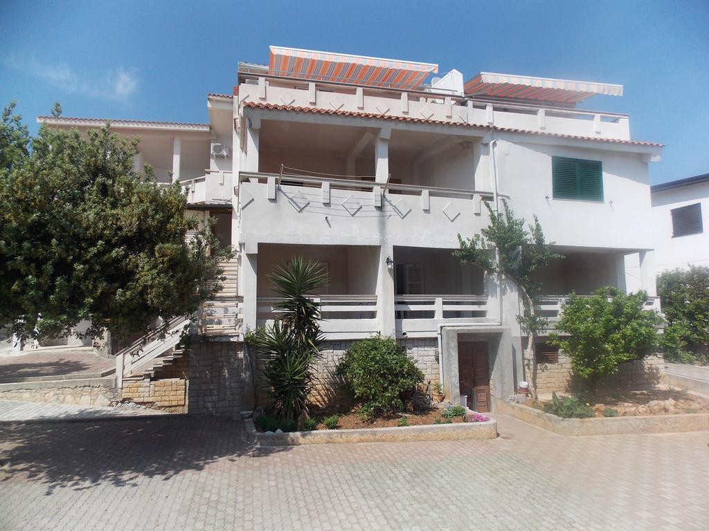 Apartmani Adriatic Ana 诺瓦利娅 外观 照片