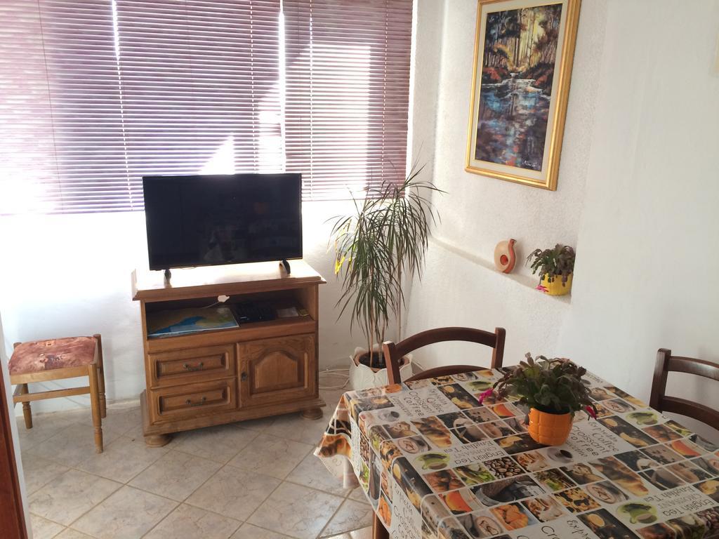 Apartmani Adriatic Ana 诺瓦利娅 外观 照片