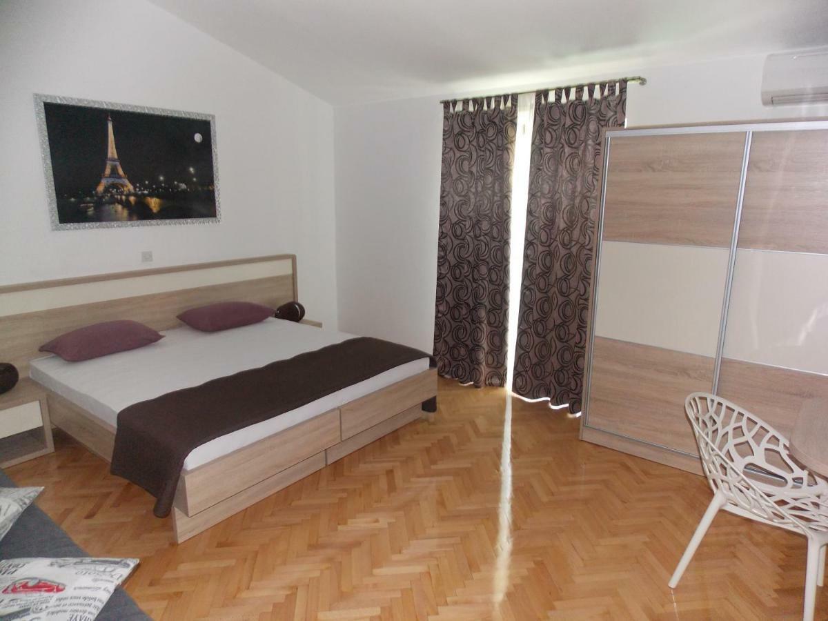 Apartmani Adriatic Ana 诺瓦利娅 外观 照片